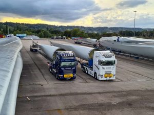 Remorque surbaissée transport pale éolienne